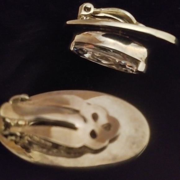 Earrings - Picture 2 of 3